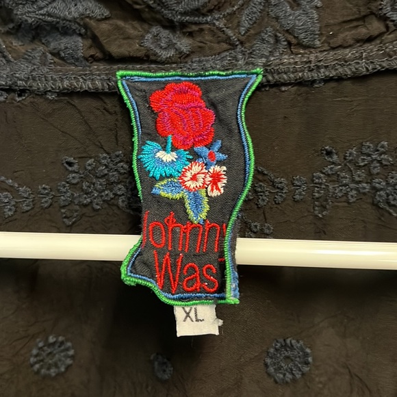Johnny Was beautifully embroidered topper with two small pockets, cause why not? - Picture 2 of 8